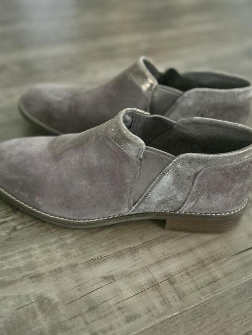 Clarks Collection Ultimate Comfort Taupe Suede Slip On Loafers Women Size 9.5
